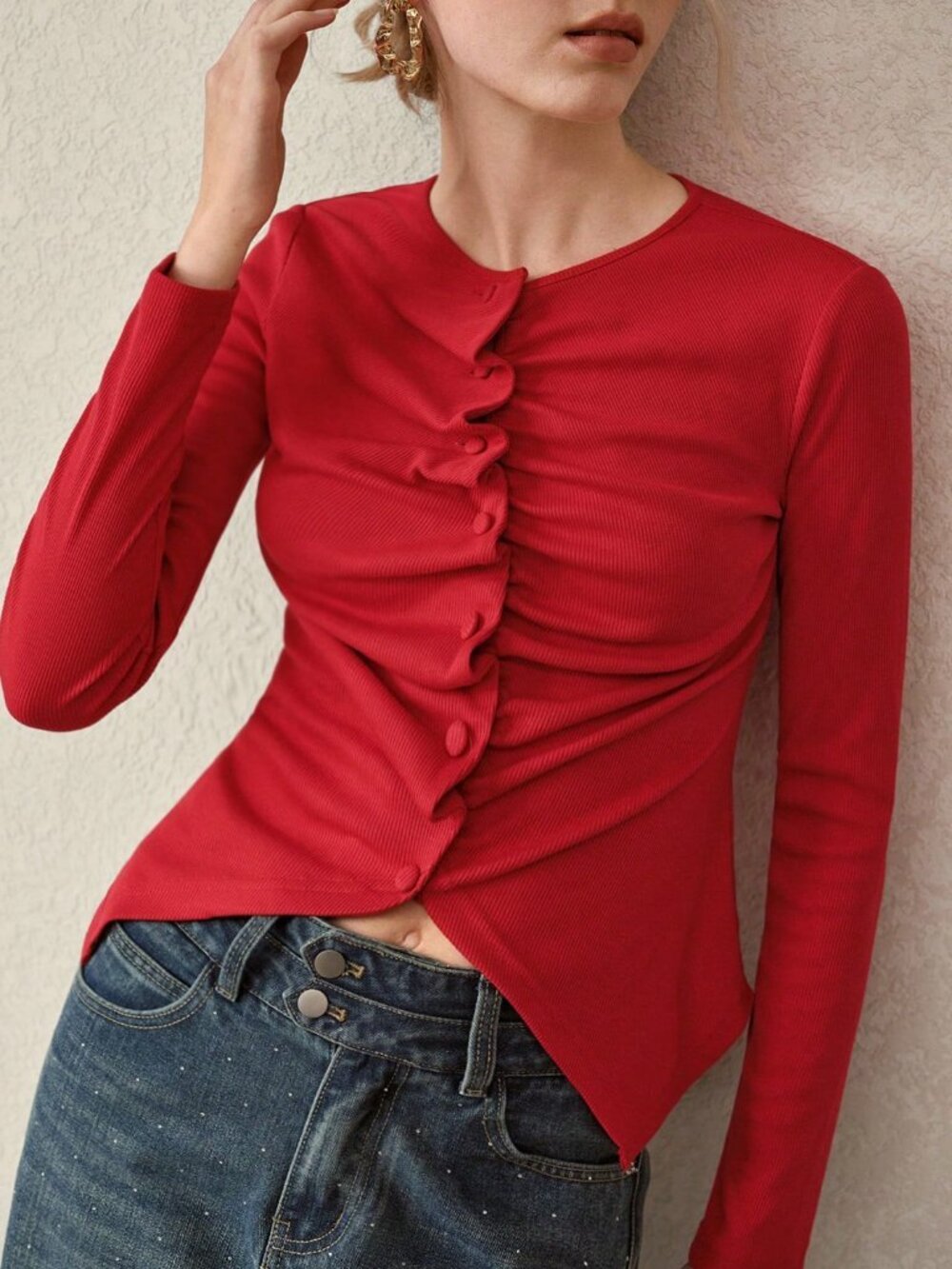 Red Casual Women's Ruched Knit Long Sleeve T-Shirt - Picture 6 of 6